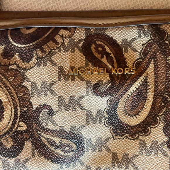 Michael Kors paisley tote    Spacious enough to - Picture 5 of 13
